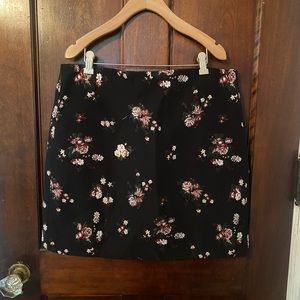 Lift floral skirt